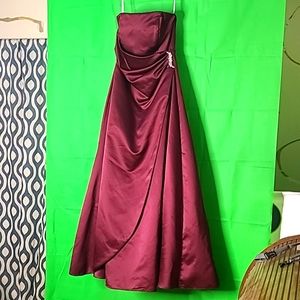 David's Bridal Burgundy Satin Strapless Side Drape Gown With brooch Size 6